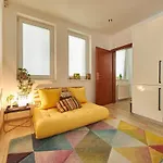 Stylish Next To Castle, Location Apartamento *