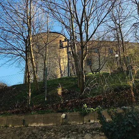 Stylish Next To Castle, Location 아파트 *